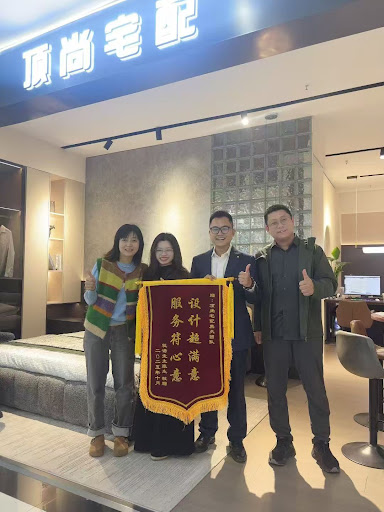 2025年业主赠锦旗实拍：‘服务符心意，设计超满意’ | 交付是最好的销售，口碑是最便宜的广告